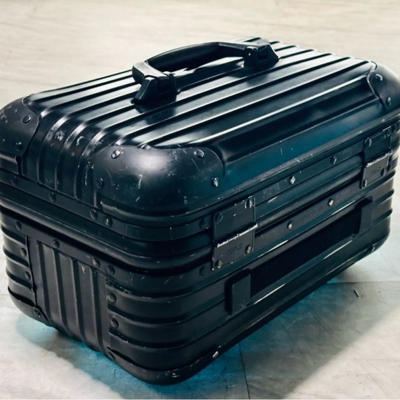 RIMOWA STEALTH ALUMINUM BEAUTY CASE TOPAS BLACK - Picture 4 of 10